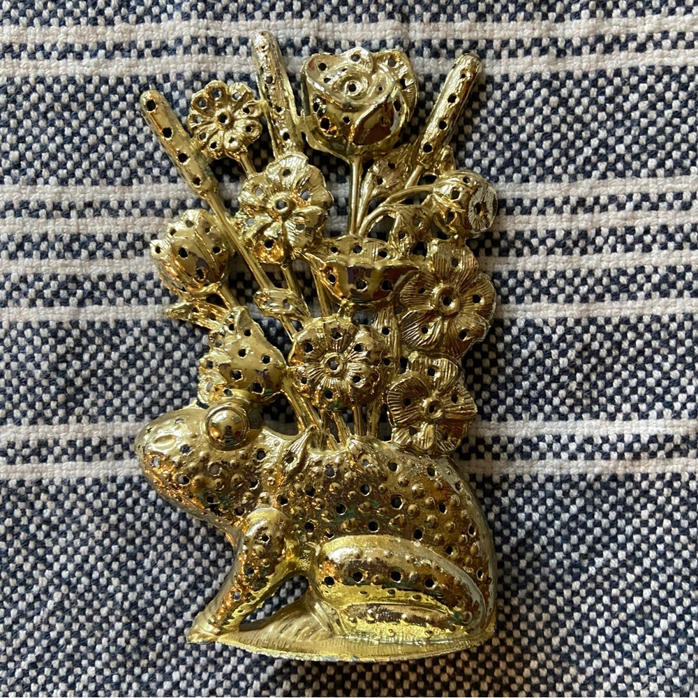 Vintage Torino frog floral gold tone jewelry earring holder